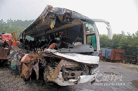 大客車車禍最新動態，事故原因、救援進展及預防措施全解析